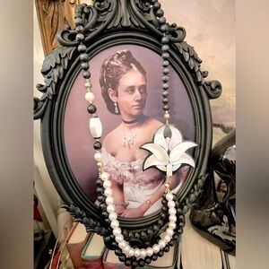 Vintage Floral Mother of Pearl Art Deco Black White Beaded Multi Strand Necklace